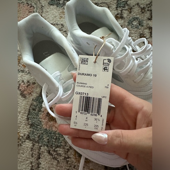 Adidas Sneaker NWT - Picture 2 of 4
